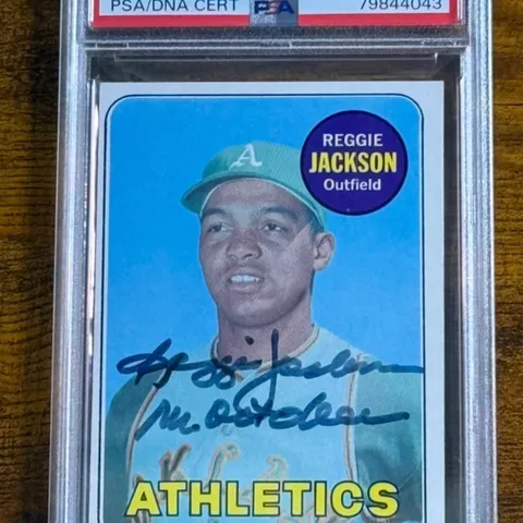 Wild to think there was a time collectors saw autographs as “damage” to a card instead of an upgrade. Old-school puri…
